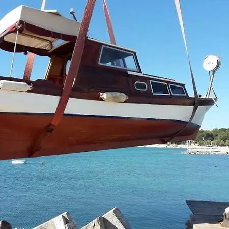 Melisa Ostanak kod kuće *