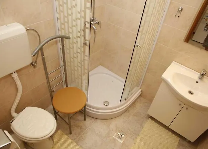 Melisa Ostanak kod kuće *