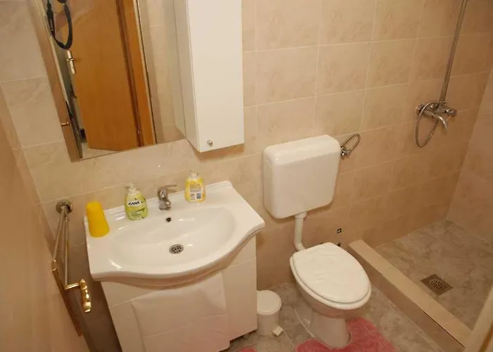 Melisa Ostanak kod kuće *